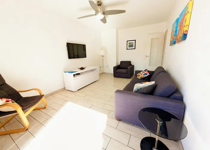 - Modern Beachside Joey Collioure