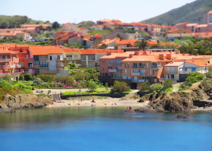 - Modern Beachside Joey Collioure